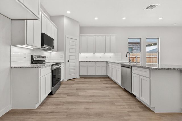 805 E 30th Street, Wolfforth, TX 79382