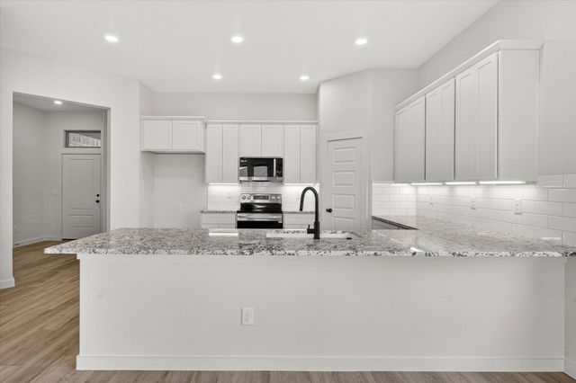 805 E 30th Street, Wolfforth, TX 79382