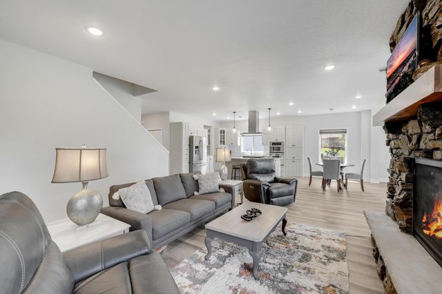 9867 Kahler Avenue NE, Monticello, MN 55362