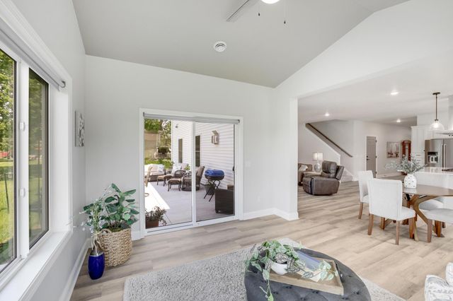 9867 Kahler Avenue NE, Monticello, MN 55362