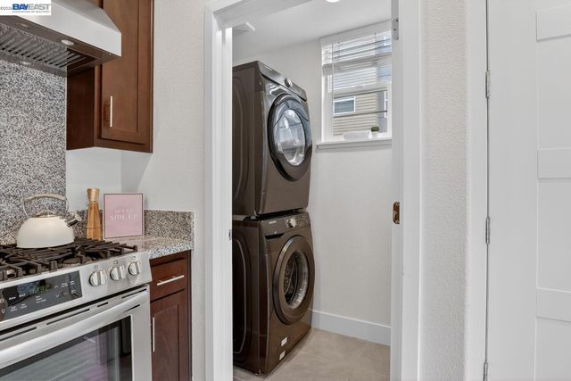 411 Rhythm Ln, Hayward, CA 94544