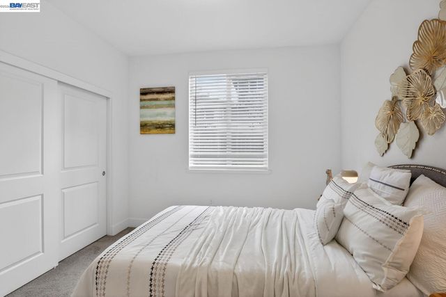 411 Rhythm Ln, Hayward, CA 94544