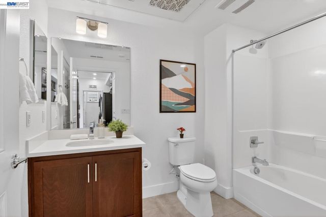 411 Rhythm Ln, Hayward, CA 94544