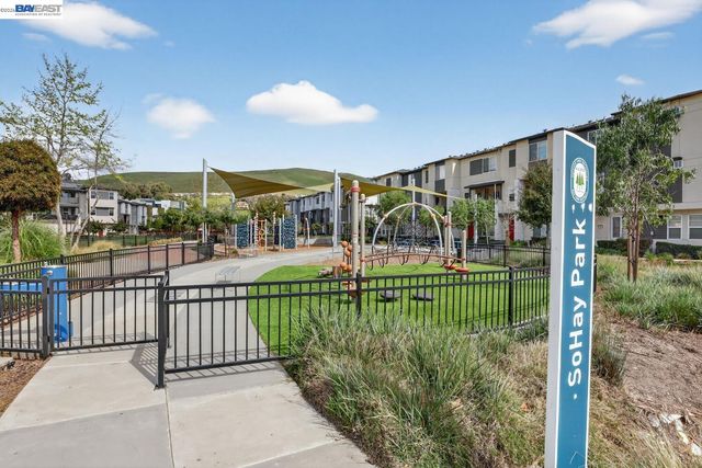 411 Rhythm Ln, Hayward, CA 94544