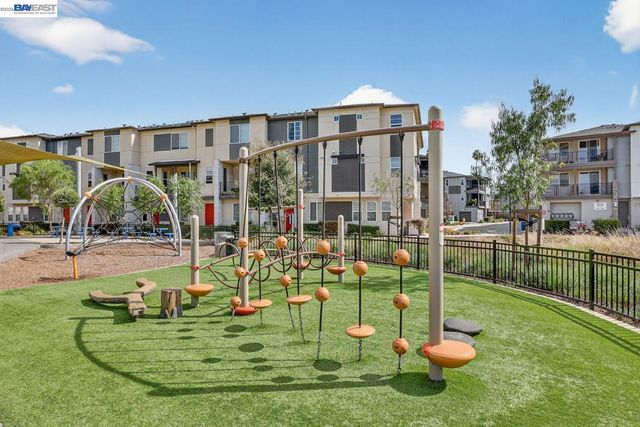 411 Rhythm Ln, Hayward, CA 94544