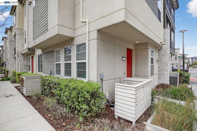 411 Rhythm Ln, Hayward, CA 94544