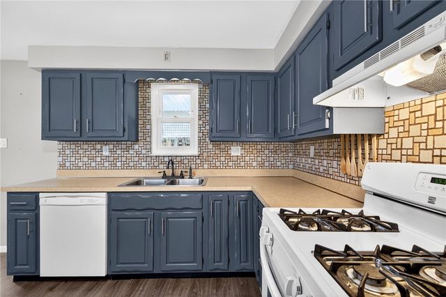 201 Golf Ave, Ellport Boro, PA 16117