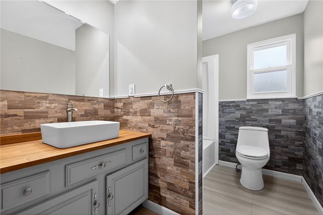 201 Golf Ave, Ellport Boro, PA 16117