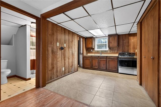 201 Golf Ave, Ellport Boro, PA 16117