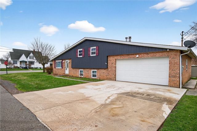 201 Golf Ave, Ellport Boro, PA 16117