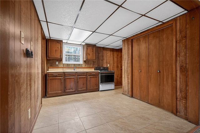 201 Golf Ave, Ellport Boro, PA 16117