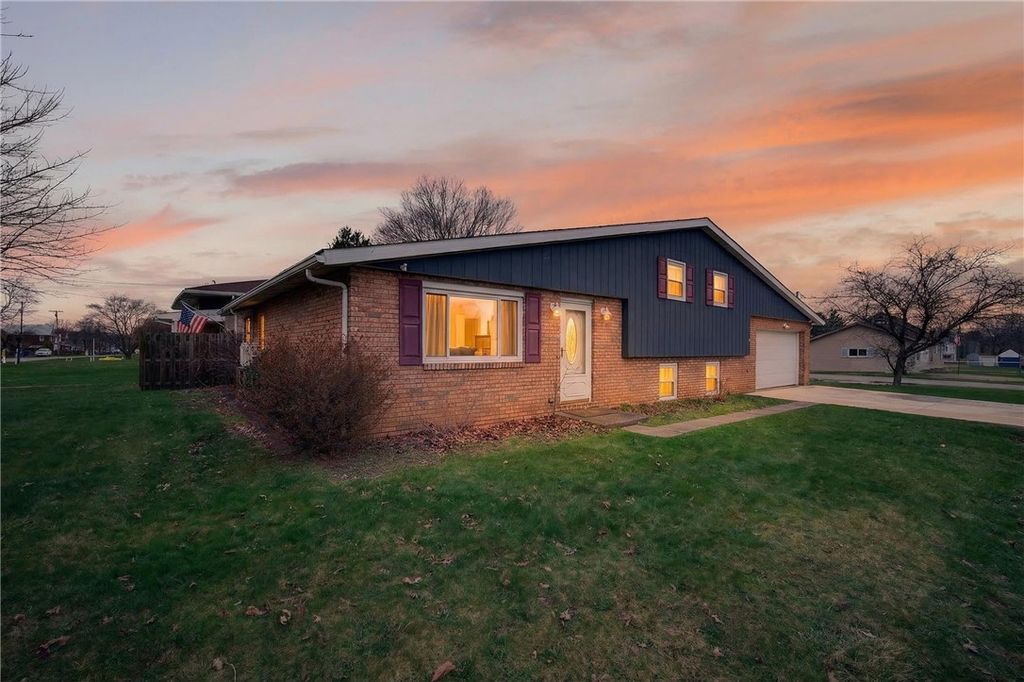 201 Golf Ave, Ellport Boro, PA 16117