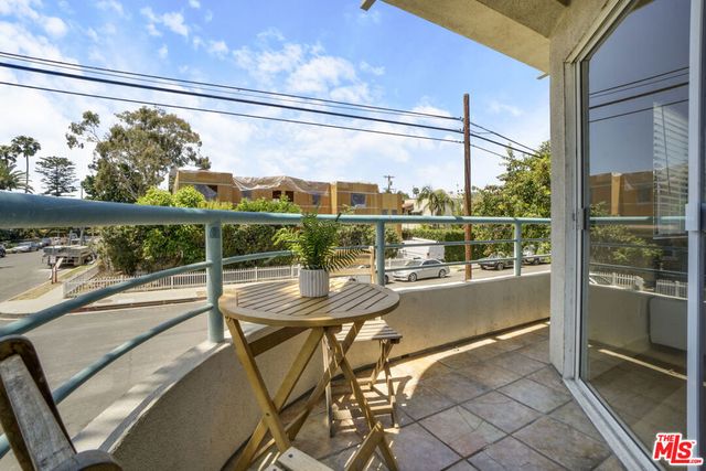12773 Caswell Avenue 101, Los Angeles, CA 90066