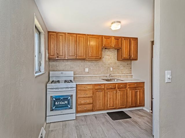 118 Courtney Dr, Penn Hills, PA 15147