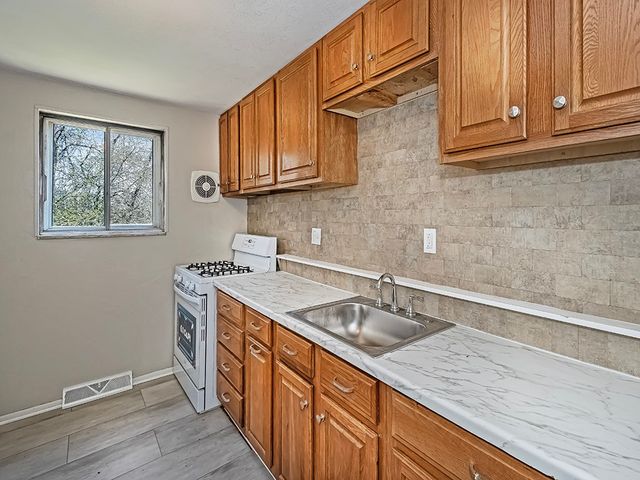 118 Courtney Dr, Penn Hills, PA 15147