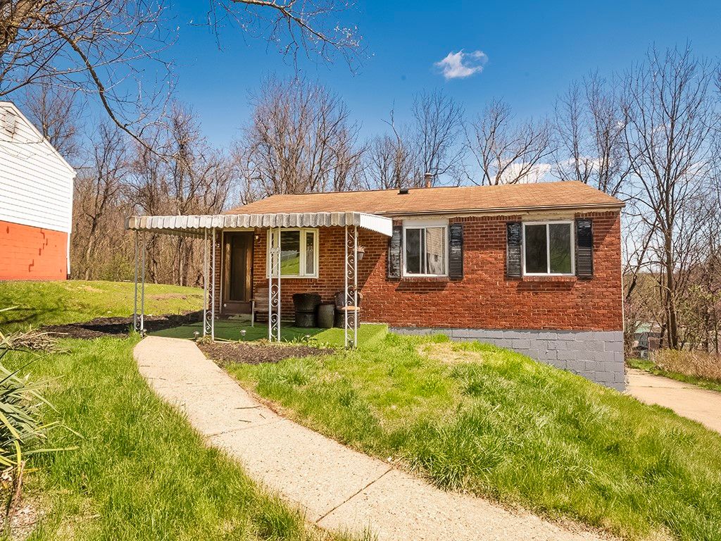 118 Courtney Dr, Penn Hills, PA 15147