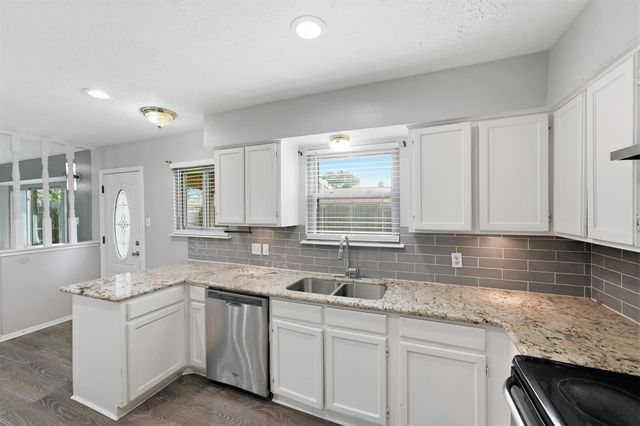 8614 Sherrywood Drive, Houston, TX 77044