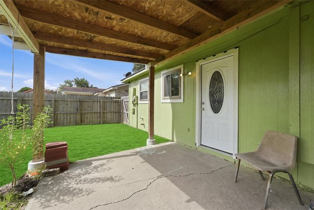 8614 Sherrywood Drive, Houston, TX 77044