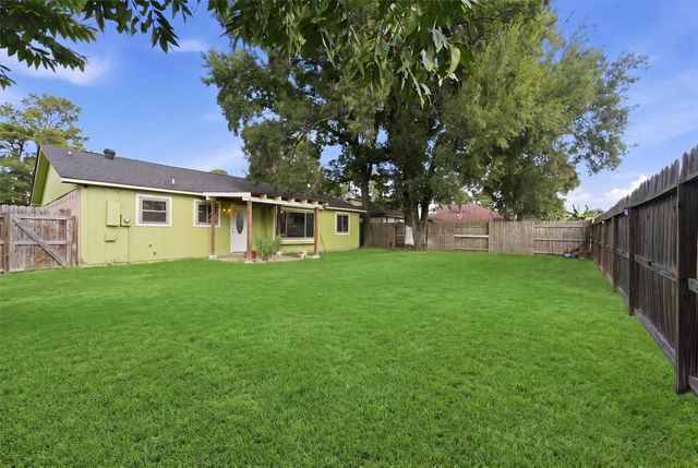 8614 Sherrywood Drive, Houston, TX 77044