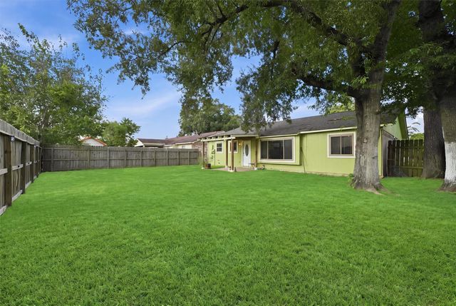 8614 Sherrywood Drive, Houston, TX 77044