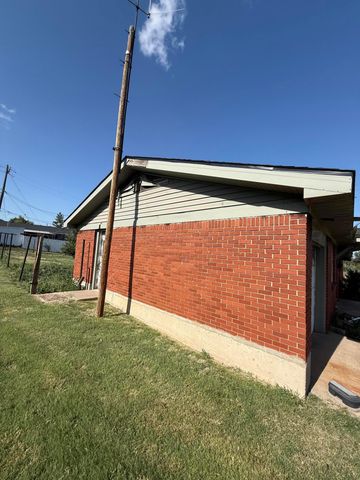 721 E 15th Avenue, Pampa, TX 79065