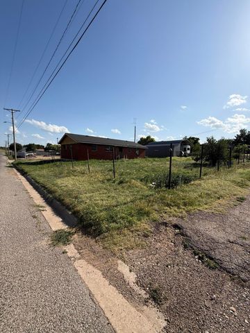 721 E 15th Avenue, Pampa, TX 79065