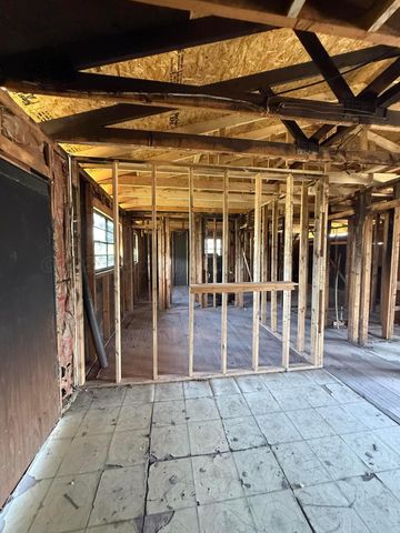 721 E 15th Avenue, Pampa, TX 79065