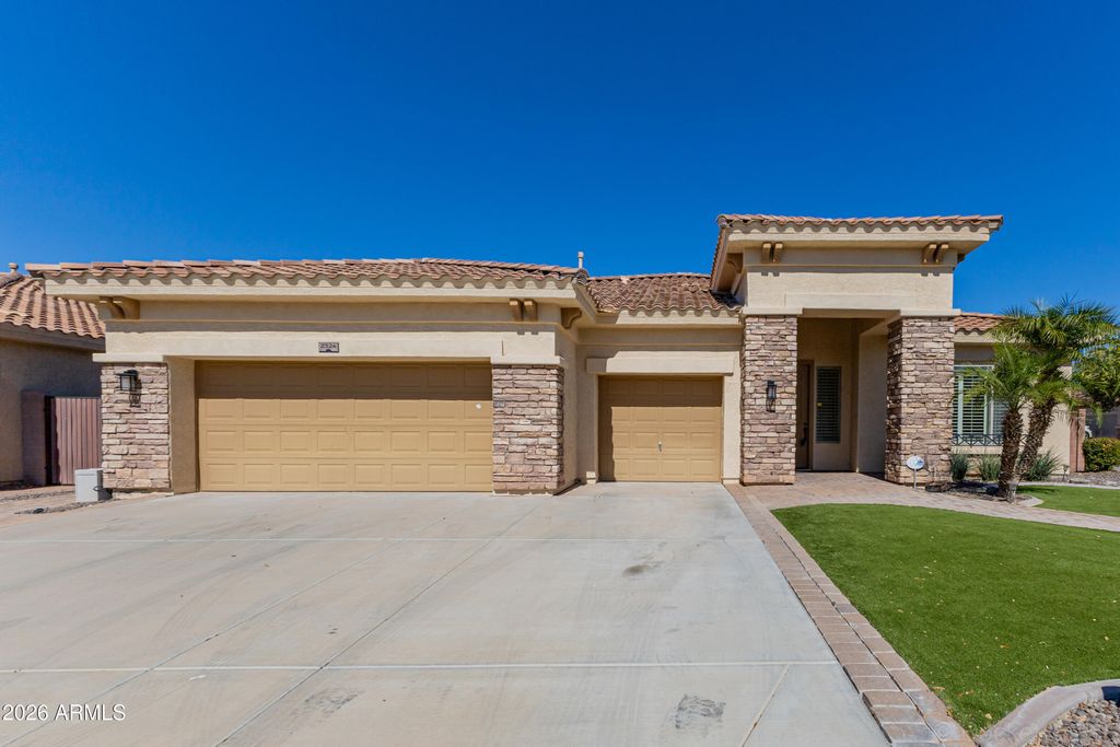 2324 W BLAYLOCK Drive W, Phoenix, AZ 85085