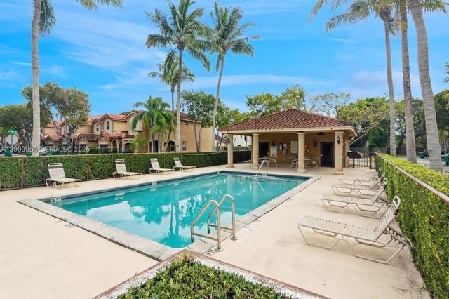 10884 SW 89th St, Miami, FL 33176