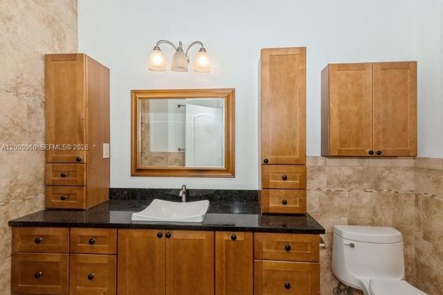 10884 SW 89th St, Miami, FL 33176