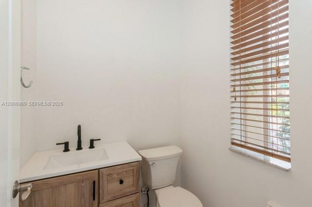 10884 SW 89th St, Miami, FL 33176