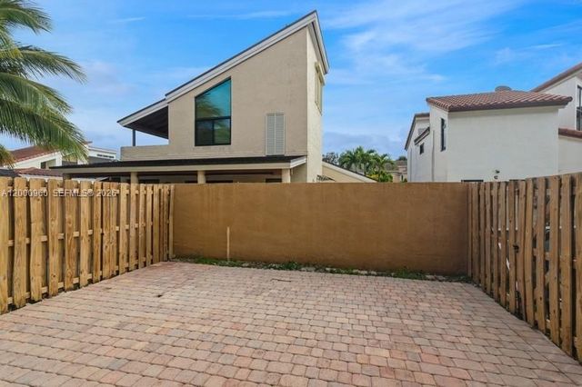 10884 SW 89th St, Miami, FL 33176