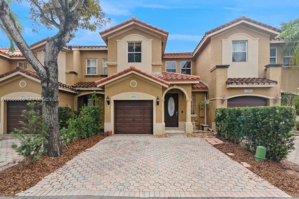 10884 SW 89th St, Miami, FL 33176