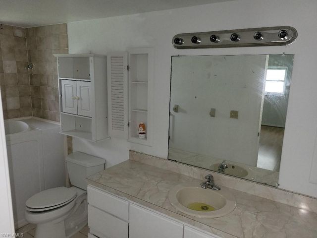 1029 NE Van Loon LN, Cape Coral, FL 33909