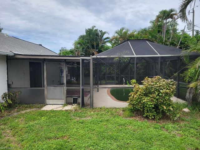 1029 NE Van Loon LN, Cape Coral, FL 33909