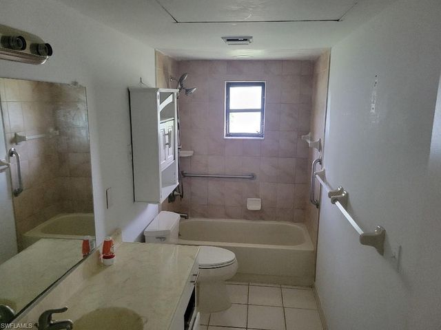 1029 NE Van Loon LN, Cape Coral, FL 33909