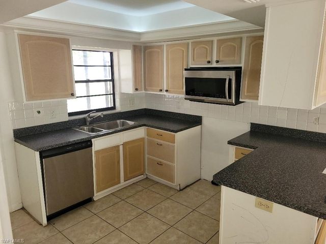 1029 NE Van Loon LN, Cape Coral, FL 33909