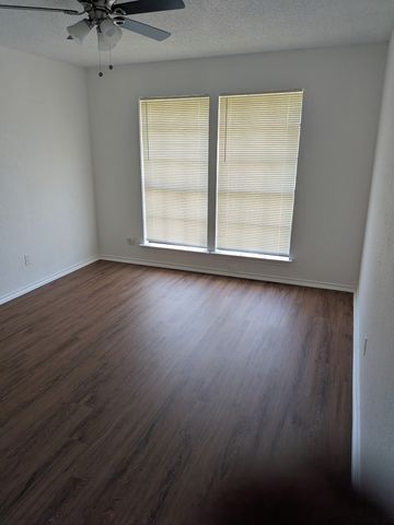 205 S Kenney Street A, Kennedale, TX 76060