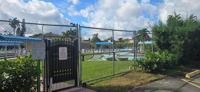 300 Bonnie Blvd 144, Palm Springs, FL 33461