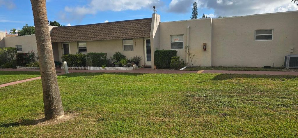 300 Bonnie Blvd 144, Palm Springs, FL 33461