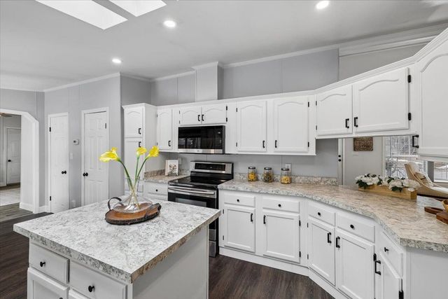 18 Stacey Drive, Hopkinton, NH 03229