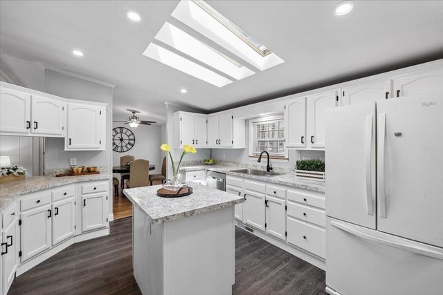 18 Stacey Drive, Hopkinton, NH 03229