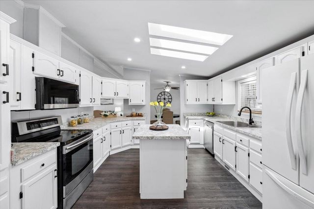 18 Stacey Drive, Hopkinton, NH 03229