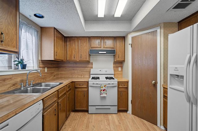 2624 Oak Meadow DR, Round Rock, TX 78681