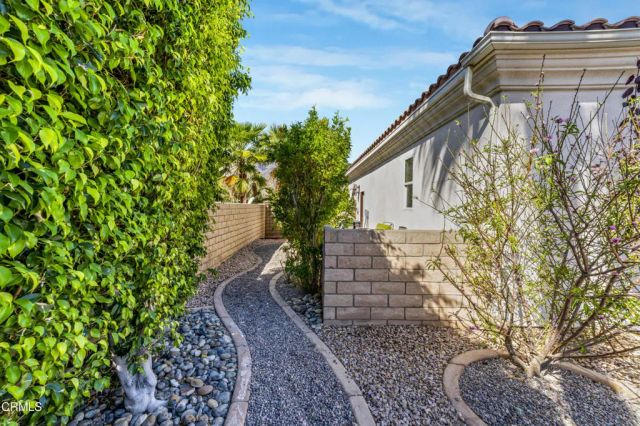 2250 N Hermosa Drive, Palm Springs, CA 92264
