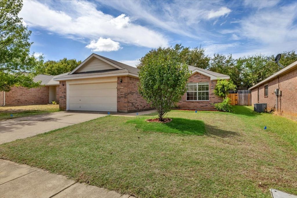 10333 Bear Hollow Drive, Fort Worth, TX 76244 — exterior