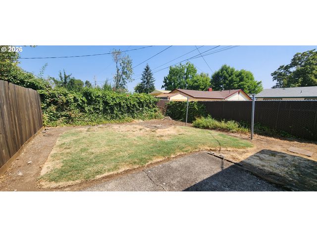 2495 TAYLOR St, Eugene, OR 97405