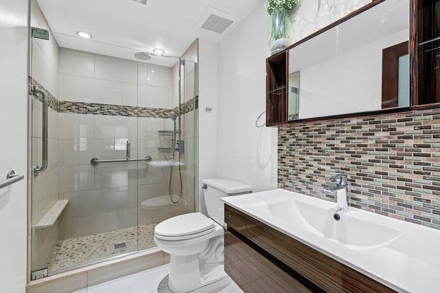 100 Ledgewood Dr 319, Stoneham, MA 02180