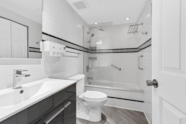 100 Ledgewood Dr 319, Stoneham, MA 02180