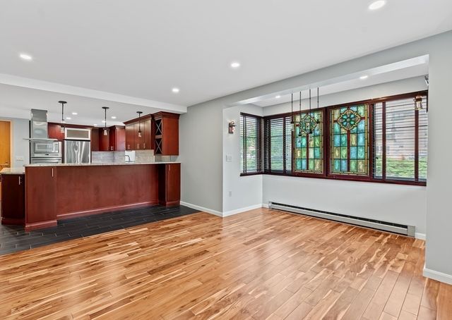 100 Ledgewood Dr 319, Stoneham, MA 02180